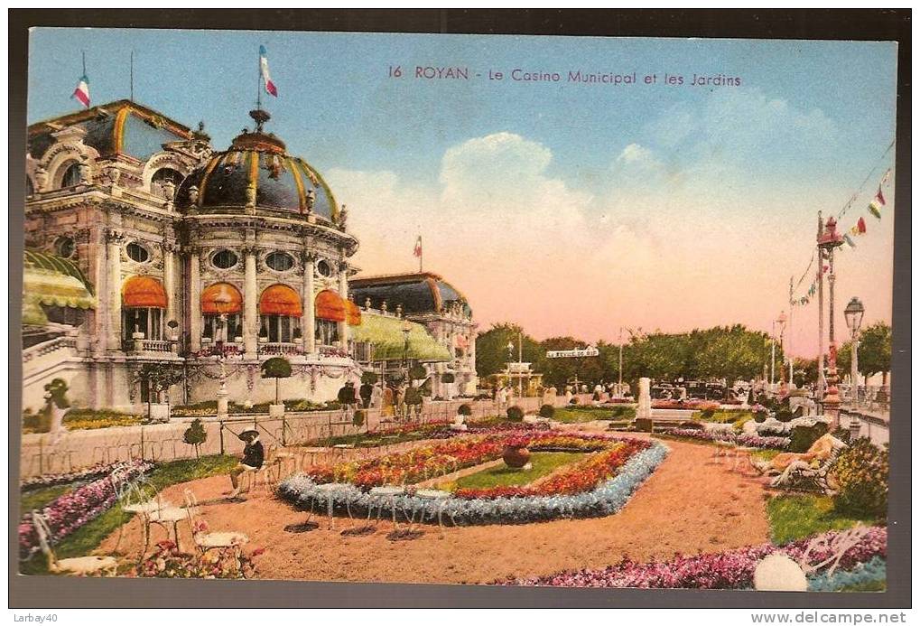 1 Cpa  Royal Le Casino Municipal Et Les Jardins -cpm5 - Royan