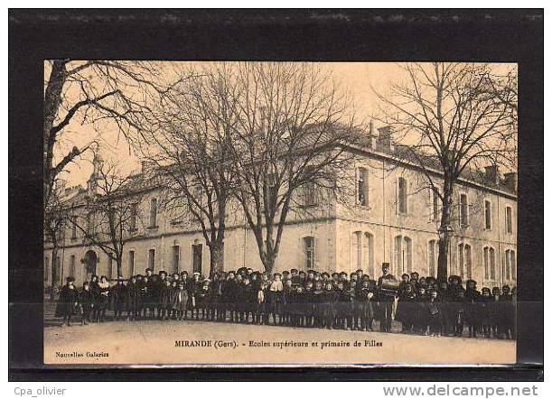 32 MIRANDE Ecole, Ecoles Supérieure Et Primaire De Filles, Cour, Très Animée, Facteur, Ed NG, 191? - Mirande