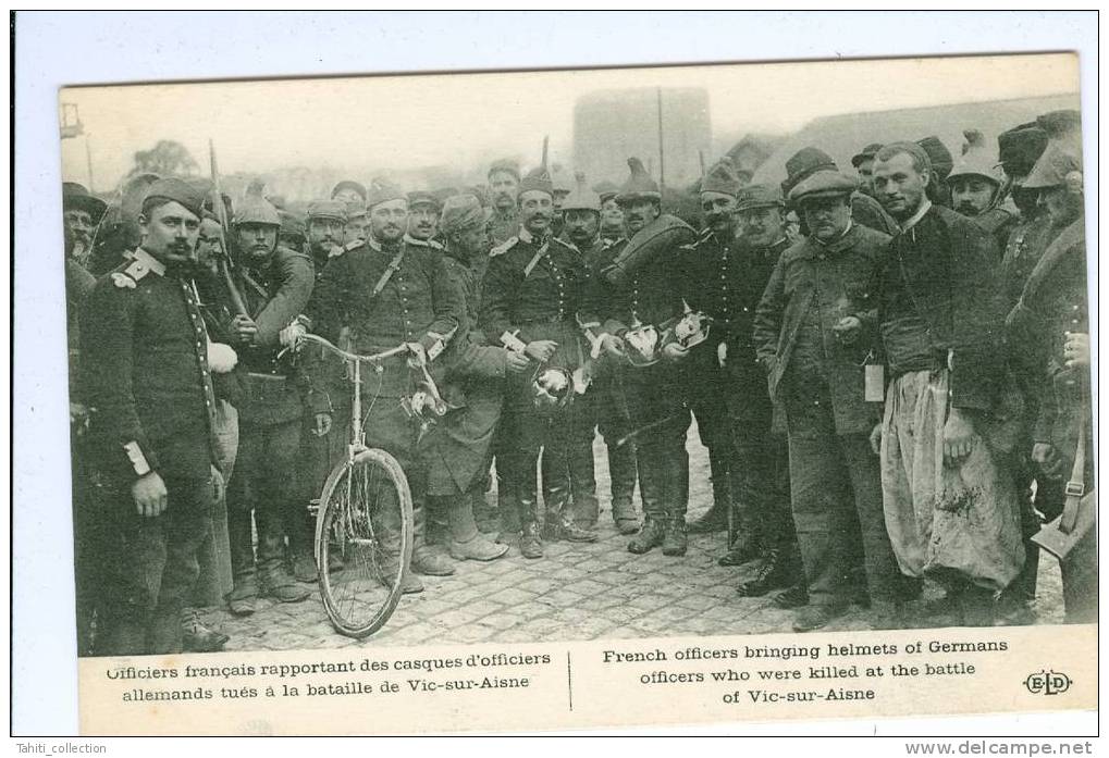 VIC-sur-AISNE - Officiers Français Rapportant Des Casques D'officiers Allemands Tués à La Bataille - Vic Sur Aisne