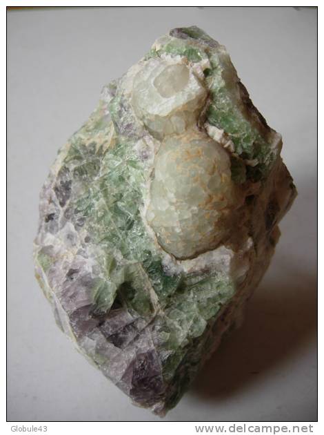 FLUORINE CRISTALLISEE EN BOULE (rare)  FILON  LA DREYT MARSANGES  LANGEAC 11 X 8,5 X 6 Cm - Minerals