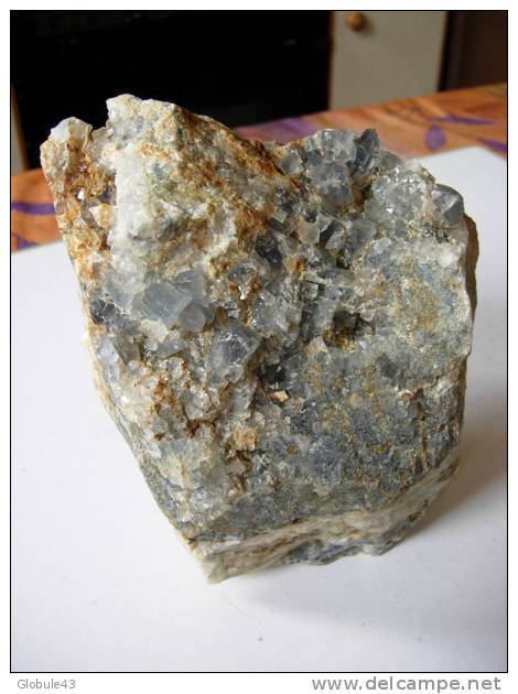 FLUORINE BLEUE (cube 1 Cm) SUR QUARTZ, Calcédoine Et Chalcopyrite MARSANGES 16 X 11 X7 Cm - Minéraux