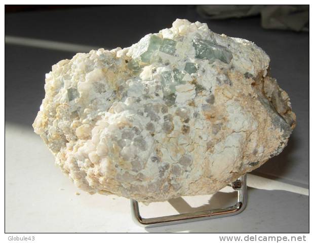 FLUORINE VERTE SUR QUARTZ 7 X 5 CM  MARSANGES - Mineralen