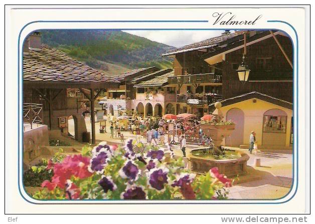 VALMOREL ( Savoie ) Au Coeur De La Station , La Fontaine Et Sa Place Piétonne; 1994  ; TB - Valmorel