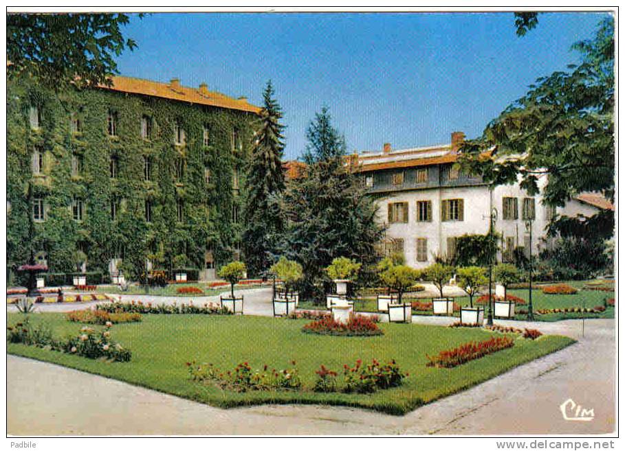 Carte Postale  42.  Montbrison Le Lycée Municipal Et Le Muée De La Poupée Trés Beau Plan - Montbrison