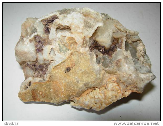 PSEUDOMORPHOSE  DE CUBE DE FLUORINE EN QUARTZ 9 X 6 Cm   JOSAT  AUVERGNE - Mineralen