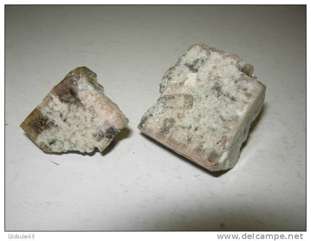 2 CUBES DE FLUORINE MARSANGES  3,5 X 3 Cm Et 2,5 X 2,2 Cm - Mineralien