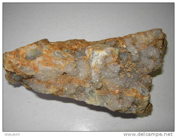 QUARTZ GEODIQUE CRISTALISE AVEC PETITES BARYTINES JAUNES 15 X 7 X 7 Cm MARSANGES - Mineralien