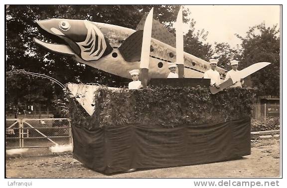 A IDENTIFIER-ref No 212- Carte Photo  Char Cavalcade - Poisson Et Petits Cuisiniers  -bon Etat - - Hotels & Restaurants