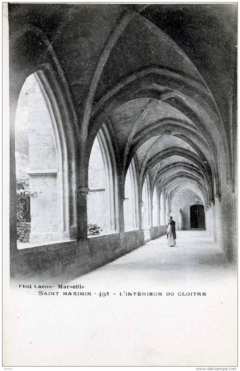 L'interieur Du Cloître - Saint-Maximin-la-Sainte-Baume
