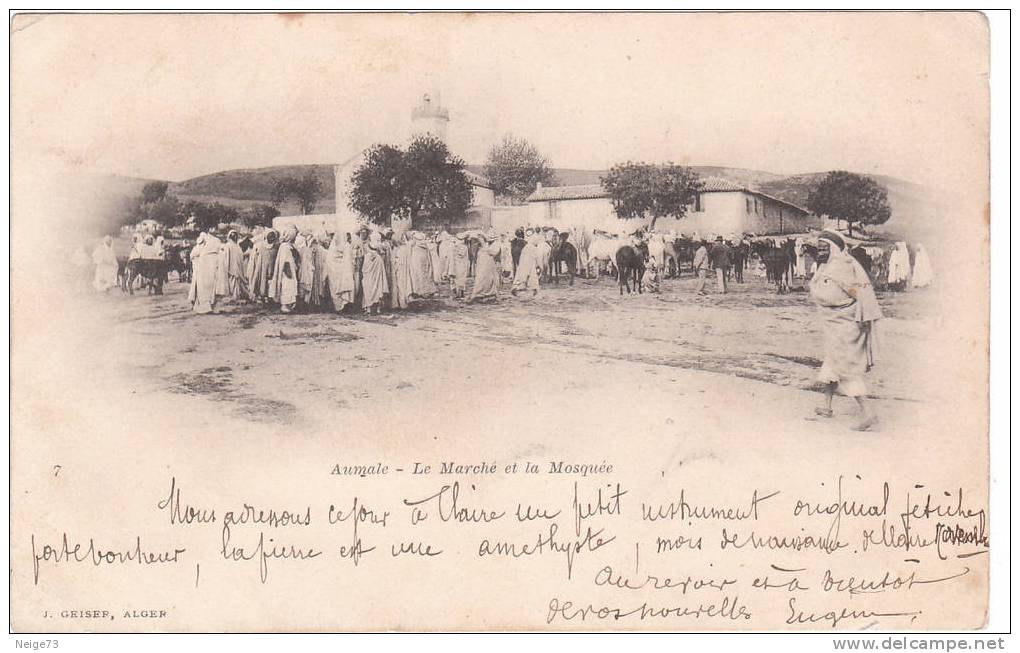 Cpa D´Algerie - Aumale - Le Marché Et La Mosquée Vers 1900 - Autres & Non Classés