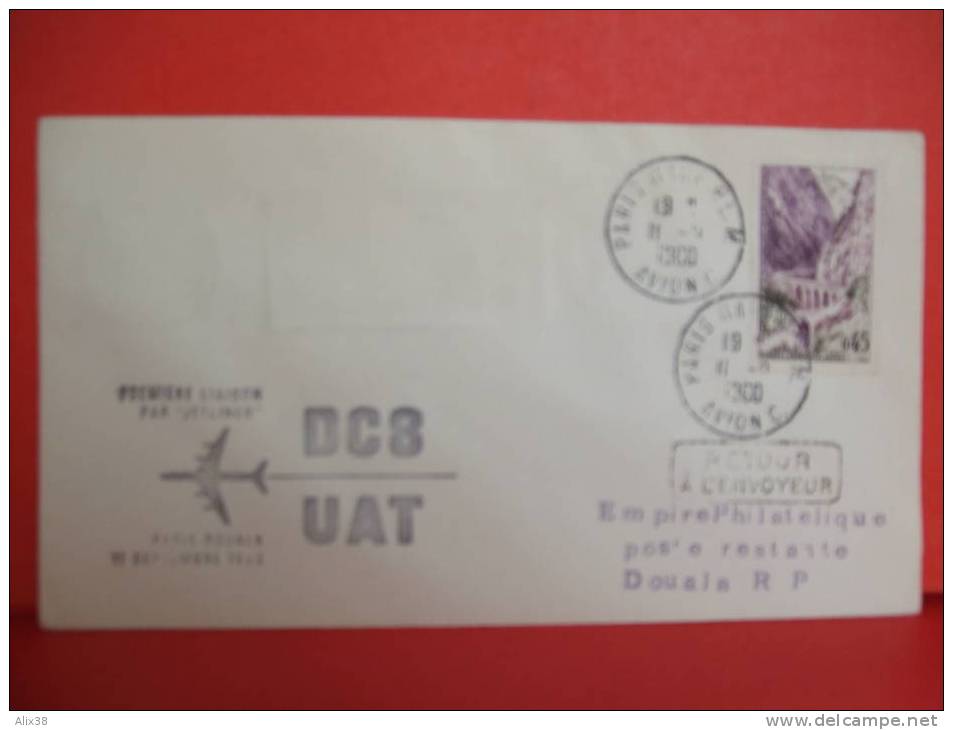 ENVELOPPE 1er VOL PARIS-Cameroun De 1960  Avec Cachet à Date D´arrivée Au Dos - Briefe U. Dokumente