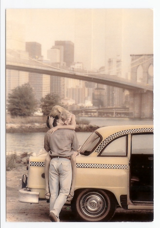 Couple Sur Un Taxi Jaune à New York - Photographe: Rob Lang (08-2985) - Taxi & Carrozzelle