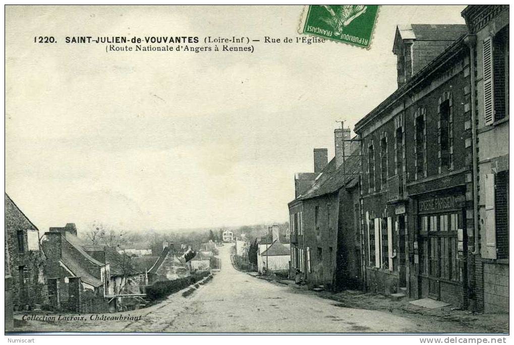 CPA...DE ST JULIEN DE VOUVANTES...ANIMEE...ROUTE NATIONALE...RUE DE L'EGLISE...AVEC EPICERIE... - Saint Julien De Vouvantes