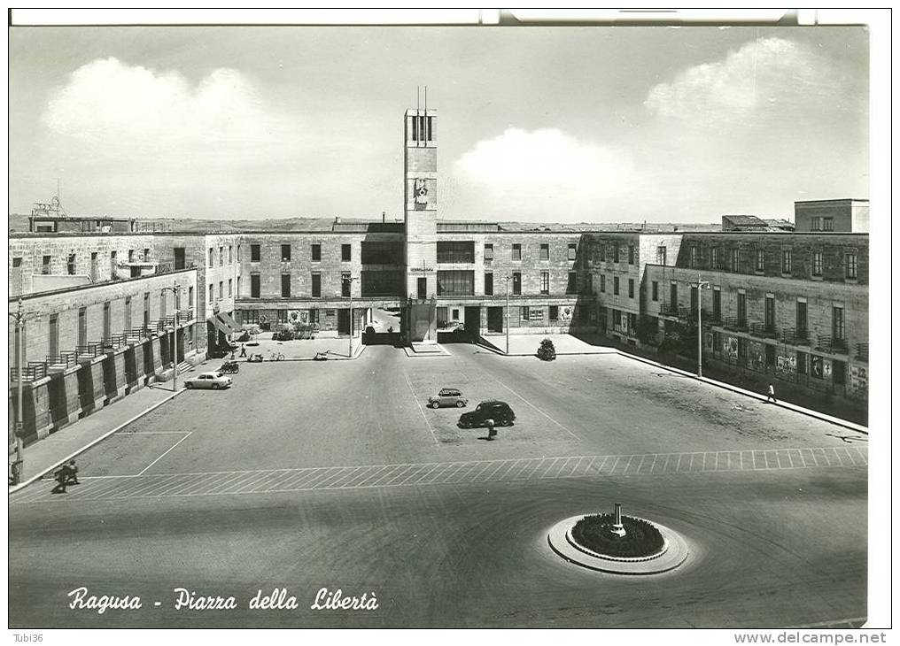 RAGUSA PIAZZA DELLA LIBERTA - B/N VIAGGIATA  1959 - ANIMATA E VETTURE D'EPOCA. - Ragusa