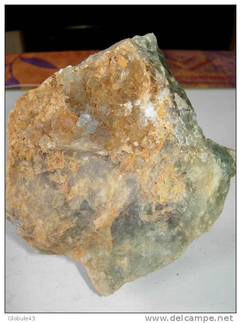 FLUORINE INCOLORE (5 X 3 Cm) Sur Fluorineverte LA TOURETTE  JOSAT 10 X 10 Cm - Minerales