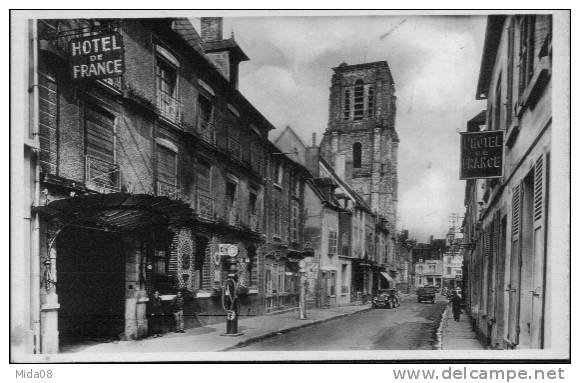 51. SEZANNE. HOTEL DE FRANCE ET RUE LEON JOLLY. Station Service,voitures. - Sezanne