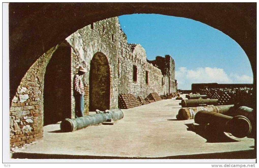 CpE3552 - Open Air Cannon Alley, Citadel Henri Christophe, Northen Haiti, West Indies - (Haiti) - Haïti