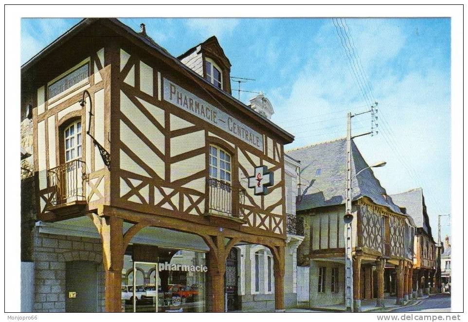 CPM De La Guerche De Bretagne   Les Vieux Porches - La Guerche-de-Bretagne