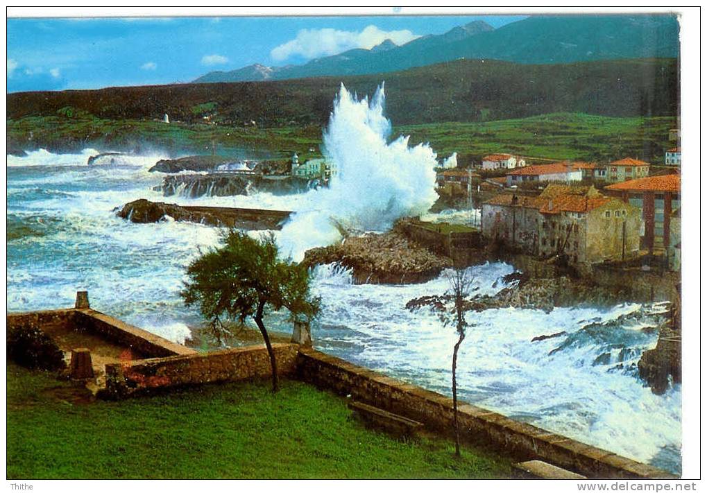 LLANES Entrada Al Puerto - Temporal En La Costa - Tempête - Asturias (Oviedo)