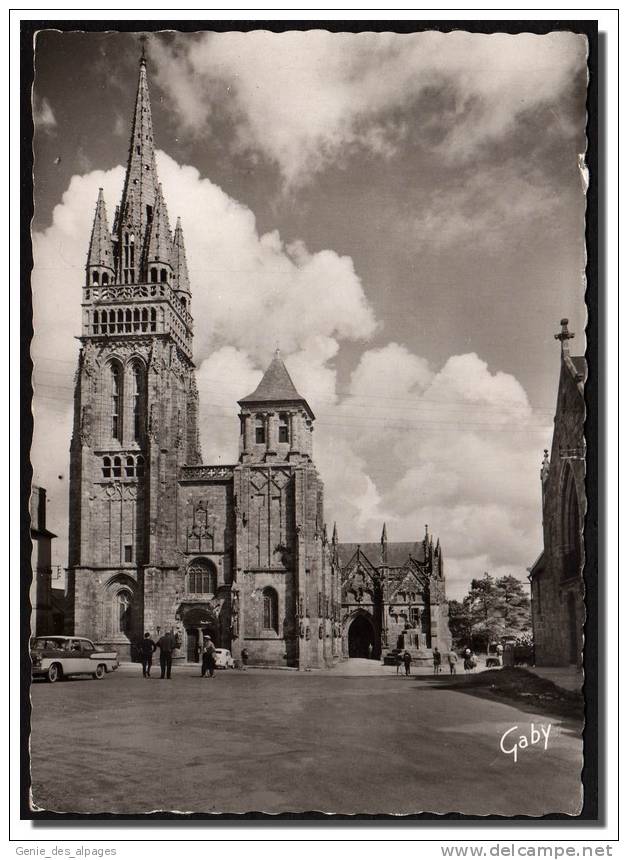 29 LE FOLGOET, ND Du Folgoët, Place Et Basilique, CPSM 10x15, Ed Artaud, Dos Vierge, Bon état - Le Folgoët