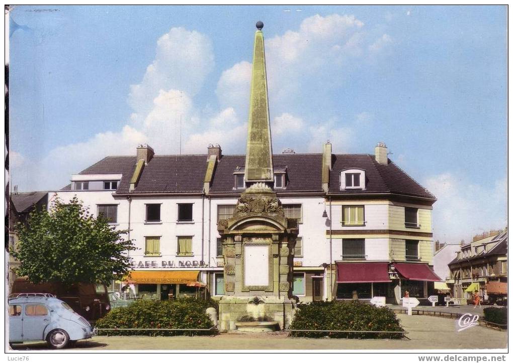 GOURNAY En BRAY  -   La Fontaine De La Place Nationale  - Café Du Nord -  Véhicule Ancien -   N° 548 - Gournay-en-Bray
