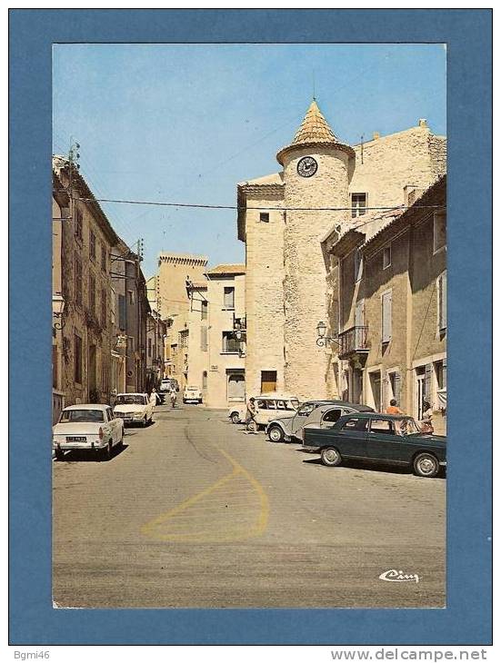 CPM..( 84 )..CHATEAUNEUF - Du - PAPE : La Grande Rue Et La Mairie - Chateauneuf Du Pape