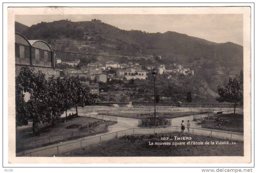 THIERS.- Le Nouveau Square Et L'école De La Vidalié.- Carte Animée.-soldée - Thiers