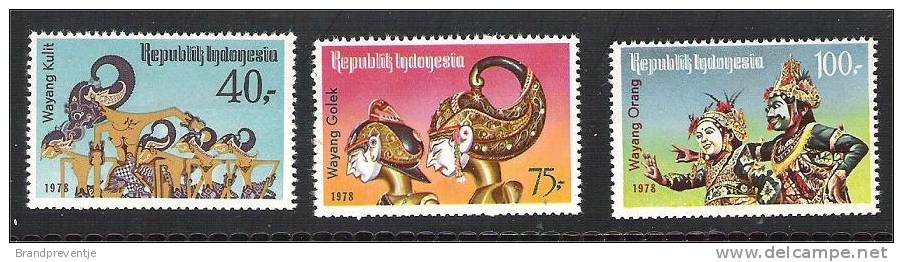 Indonesia - ZB 921-923 / Scott 1024-1026  (mint)   Wajang - Theater