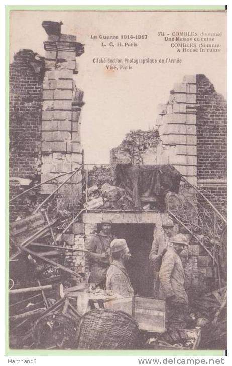 SOMME.COMBLES.UNE MAISON EN RUINE  ..BELLE CARTE  MILITAIRE - Combles