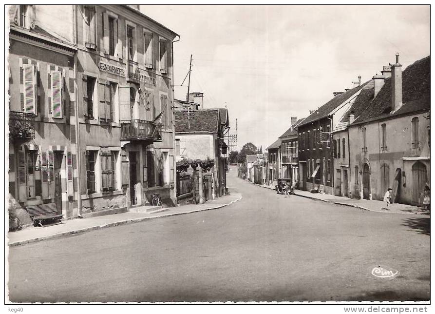 D64 - LEMBEYE  - Le Centre Du Village Et La GENDARMERIE  - (GF) - Lembeye