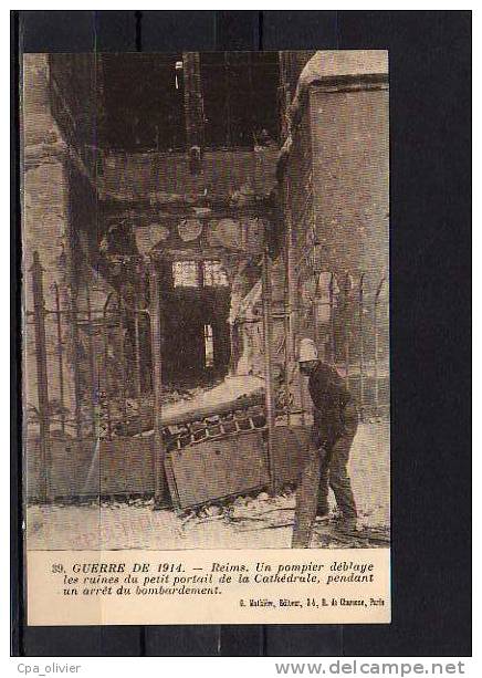 51 REIMS Guerre 1914-18, Pompier Débalye Ruines Petit Portail De La Cathédrale, SPECIMEN, Ed Mathière 39, 191? - Sapeurs-Pompiers