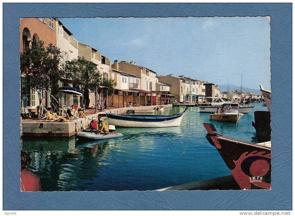 CPM....PORT-GRIMAUD...( 83 )...Cité Lacustre Réalisée Suivant Un Projet Conçu Par François  SPOERRY - Port Grimaud