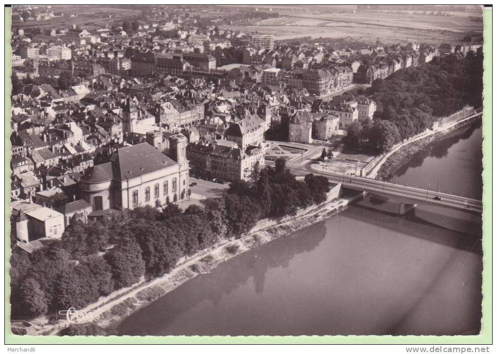 MOSELLE.THIONVILLE.LE PONT SUR LA MOSELLE ET L EGLISE CATHOLIQUE VUE AERIENNE   ...MODERNE - Thionville