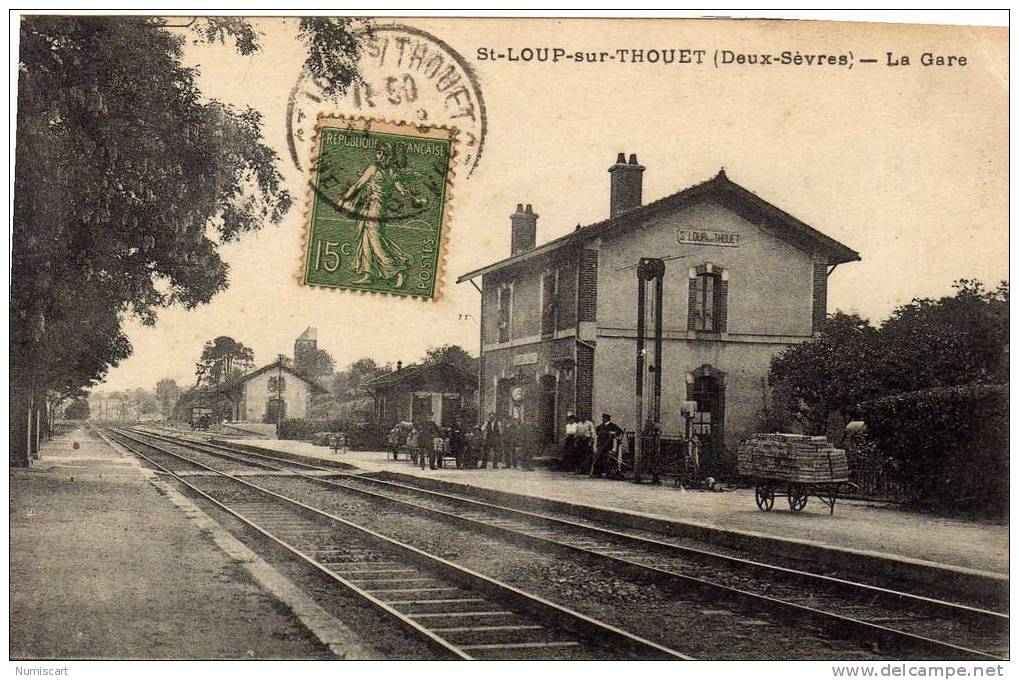 CPA...SAINT LOUP SUR THOUET...TRES ANIMEE...LA GARE ET LE QUAI DE LA GARE... - Autres & Non Classés