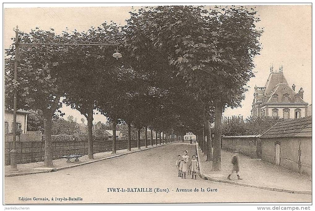 C . P . A   (  IVRY- LA - BATAILLE "avenue De La Gare "  Belle Prise De Vue  Rare - Carte Comme Neuve - ) - Ivry-la-Bataille