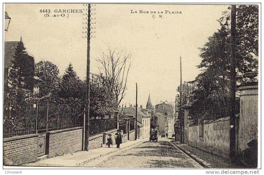 Carte Postale Ancienne Garches - La Rue De La Plaine - Garches