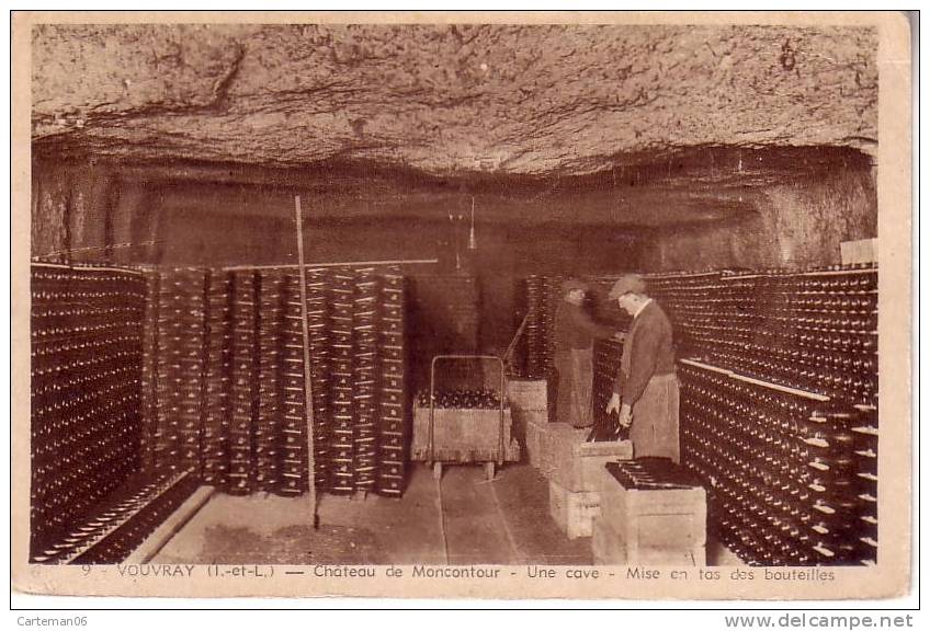 37 - Vouvray - Château De Moncontour - Une Cave - Mise En Tas Des Bouteilles - Vouvray