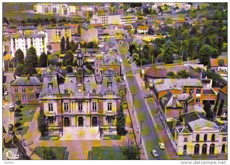 Carte Postale 80. Doullens  Vue D´avion  Trés  Beau Plan - Doullens