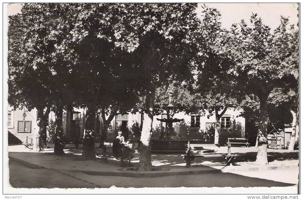 CAPENDU 11 La Place De L'Horel De Ville Avec Enfants Editions Guilhem Carte Dentelée Véritable Photo - Capendu