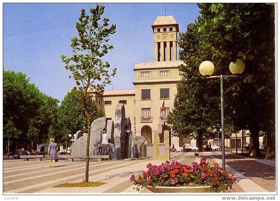 MONTREUIL   -  Hôtel De VILLE    -    N° 93 82 - Montreuil