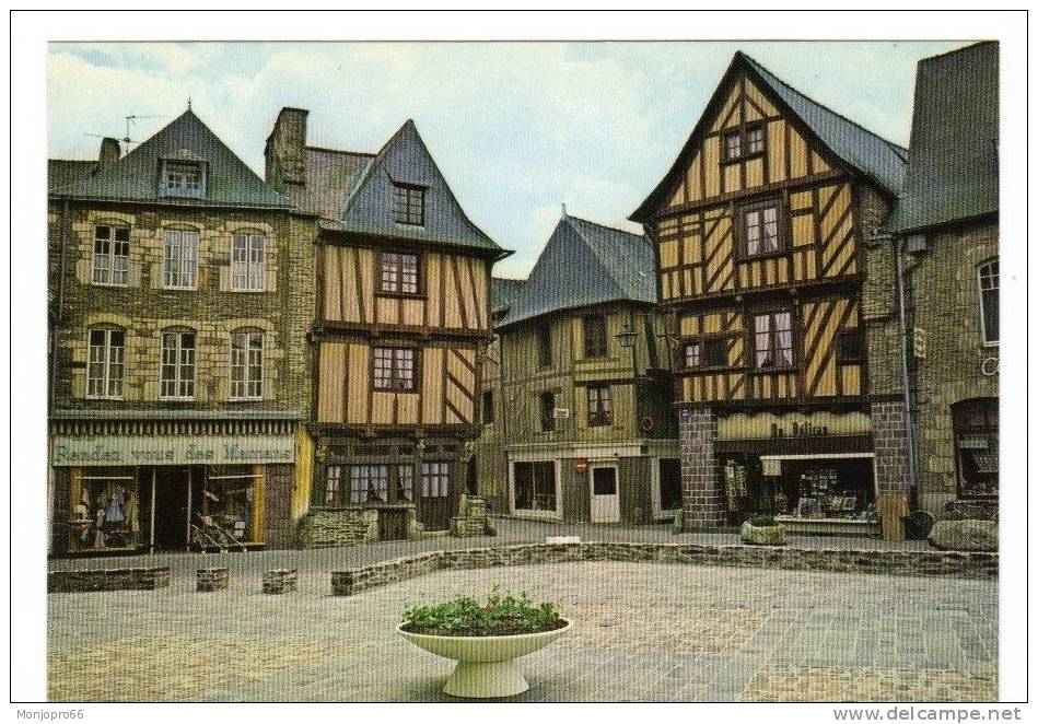 CPM De Malestroit   Place Du Bouffay   Vieilles Maisons - Malestroit