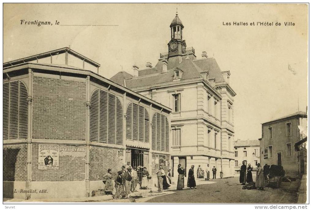 FRONTIGNAN - Les Halles Et L´Hôtel De Ville . Belle Animation - Frontignan