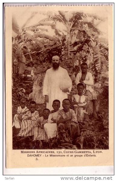 DAHOMEY , Le Missionnaire Et Un Groupe D´enfants - Dahomey