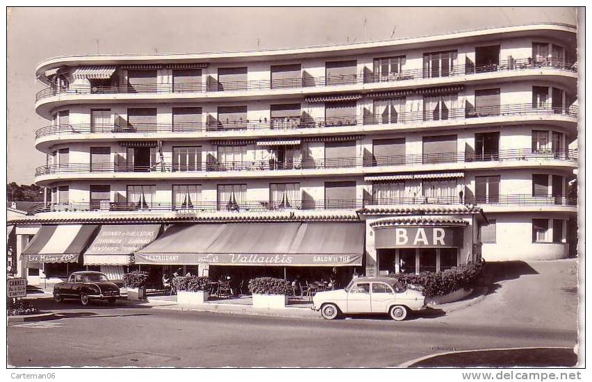 06 - Vallauris - L'avenue Georges Clémenceau Et Ses Nouveaux Immeubles - Vallauris