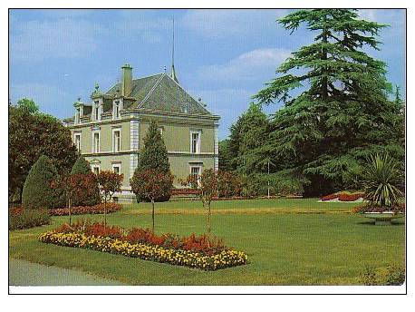 LES HERBIERS -   L´Hôtel De Ville Et Le Jardin Public -  N° 8 - Les Herbiers