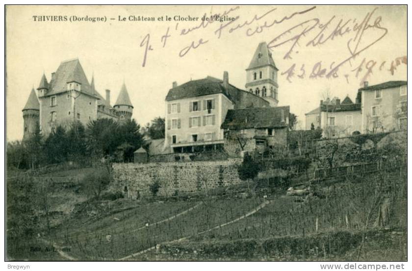 24 - CPA Thiviers - Le Château Et Le Clocher De L'Eglise - Thiviers