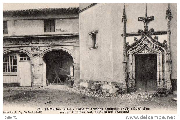17 / St Martin De Ré. Porte Et Arcades Scultptées D'un Ancien Château Fort - Saint-Martin-de-Ré