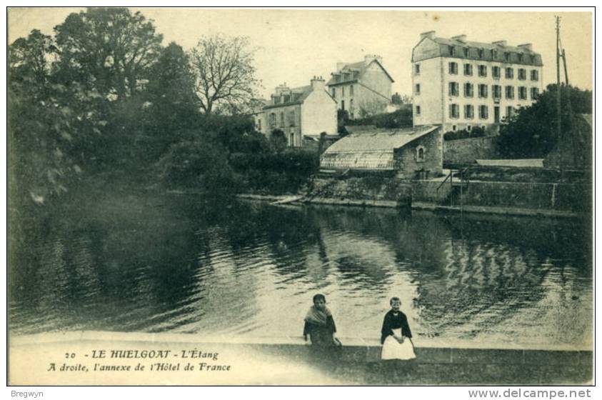 29 - CPA Le Huelgoat - L'Etang - A Droite, L'annexe De L'Hôtel De France - Huelgoat