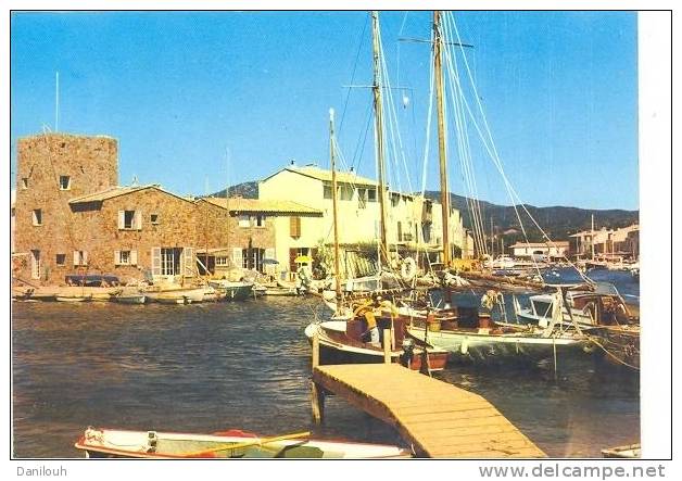 83 // PORT GRIMAUD, Les Voiliers à Quai Le Long Des Canaux, CPSM Ed ARIS - Port Grimaud