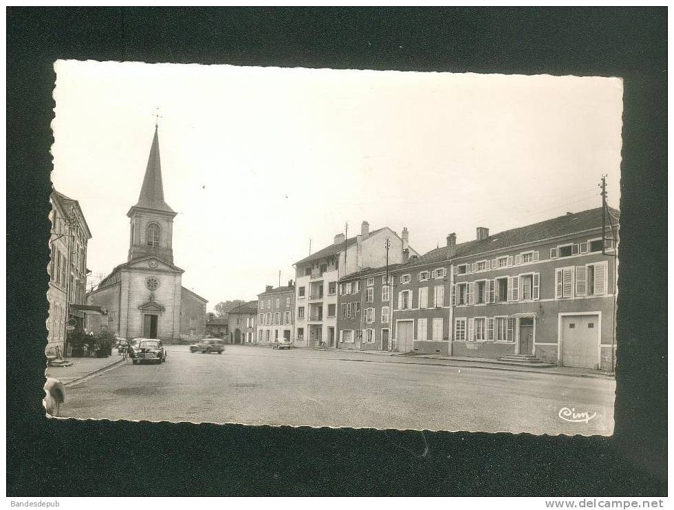 CPSM - Dompaire (Vosges 88) - Place De L' Eglise ( Automobile Peugeot 203 Simca Hôtel Du Commerce COMBIER CIM 1 ) - Dompaire